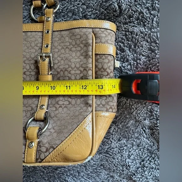 COACH Vintage Hadley Tote - Picture 9 of 16